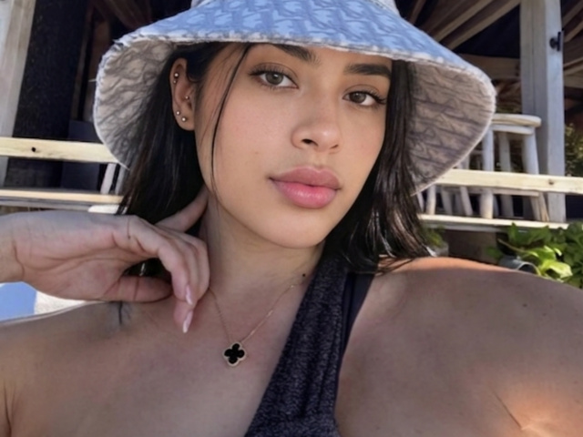 AbrilCollins on Cams.com