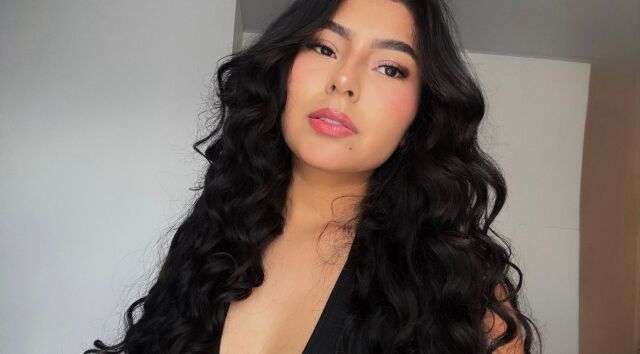 AdelaineClare on Cams.com