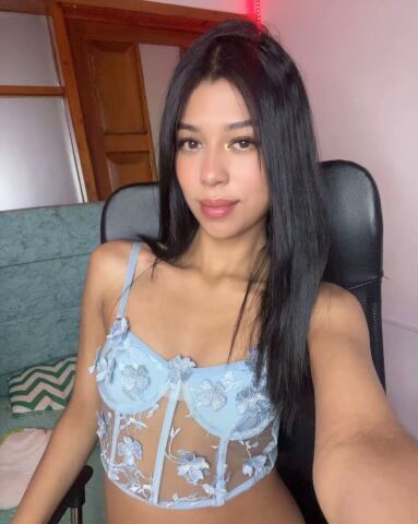 Aysha_winxx777 on Cams.com