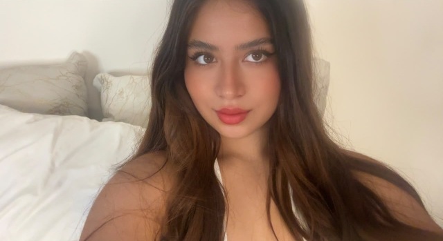 BellaBennet on Cams.com