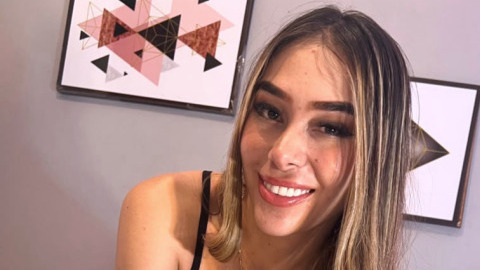BellaRoosseW on Cams.com