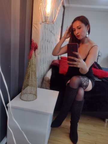 CharloteHarper on Cams.com