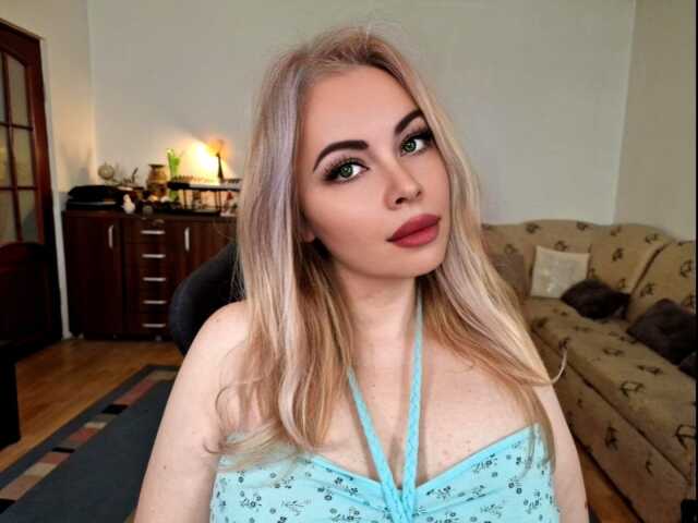 CurvyLynn on Cams.com