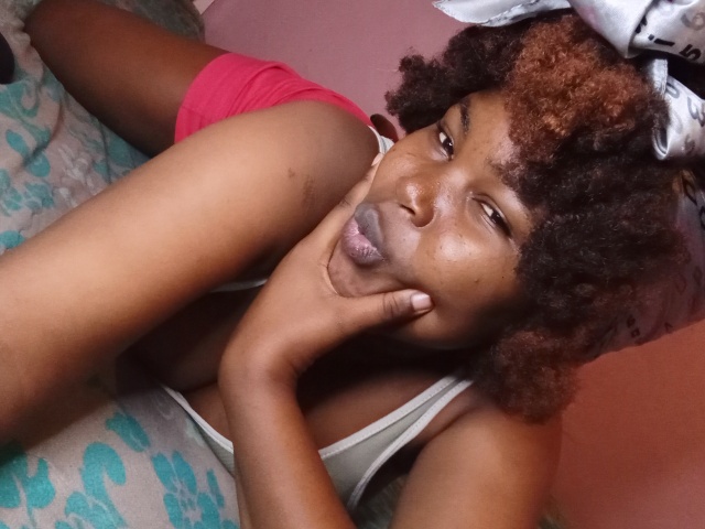 Ebony_meeky01 on Cams.com
