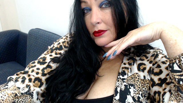 Elaine_BBW on Cams.com