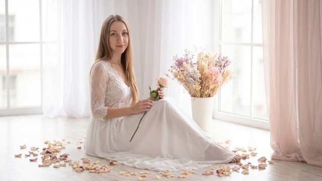 EllaMintt on Cams.com