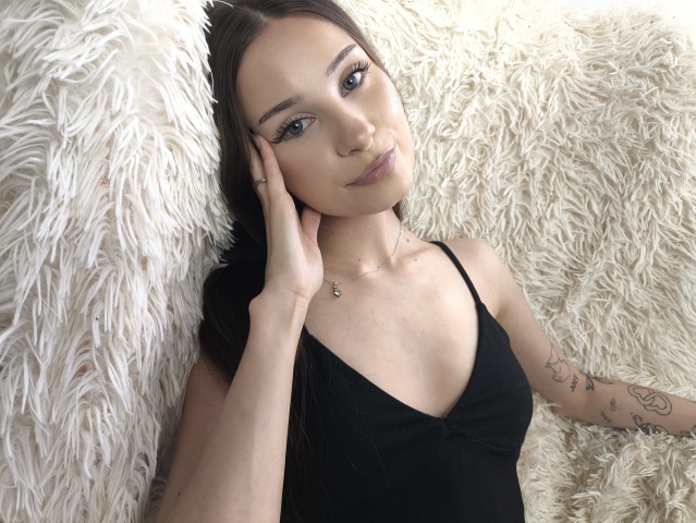 EmilyHoney on Cams.com