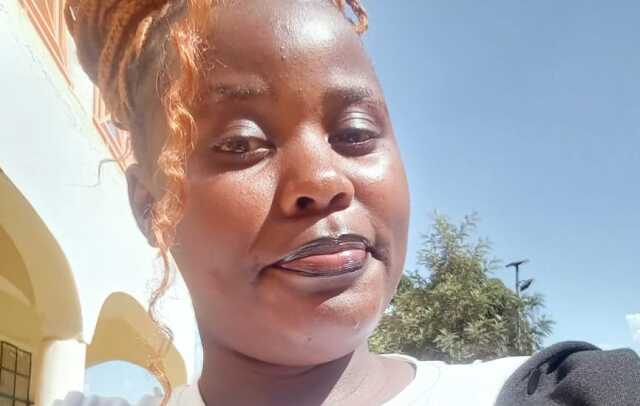 Flowerswee on Cams.com