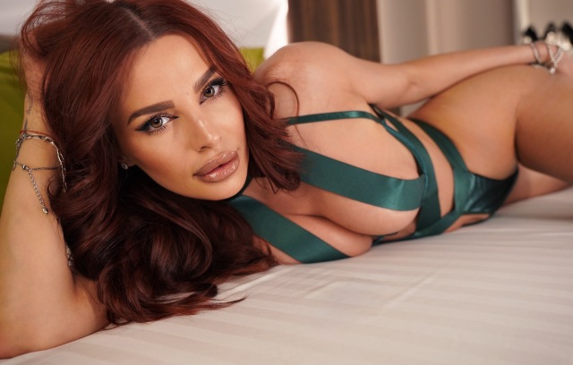 GiaManon on Cams.com