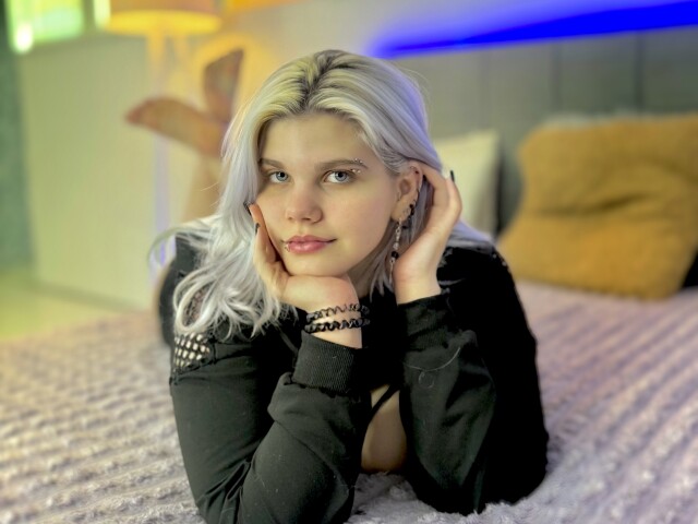 JoannLove on Cams.com
