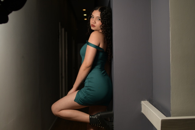 KataleyaSaenz on Cams.com