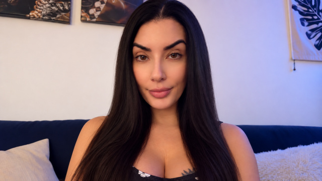 LeilaniWest on Cams.com