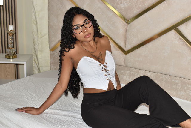 LisaScarlett on Cams.com
