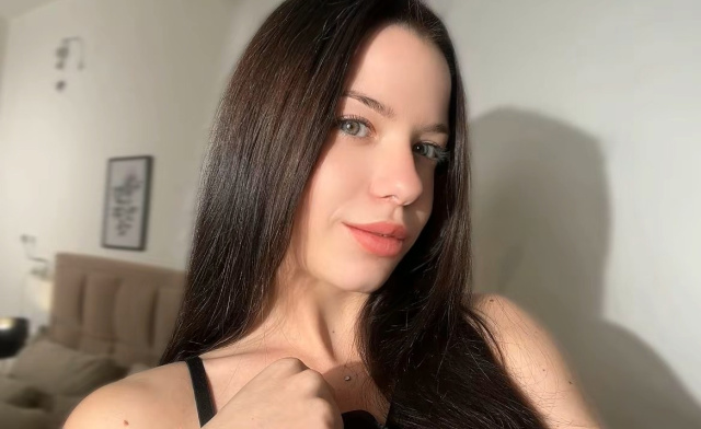 MadyPerezz on Cams.com