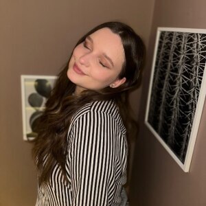 MagicPeachhi on Cams.com