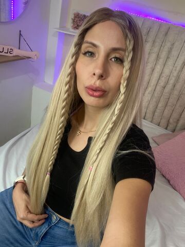 MilenaCooper9 on Cams.com