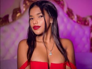 MissBellarie1 on Cams.com