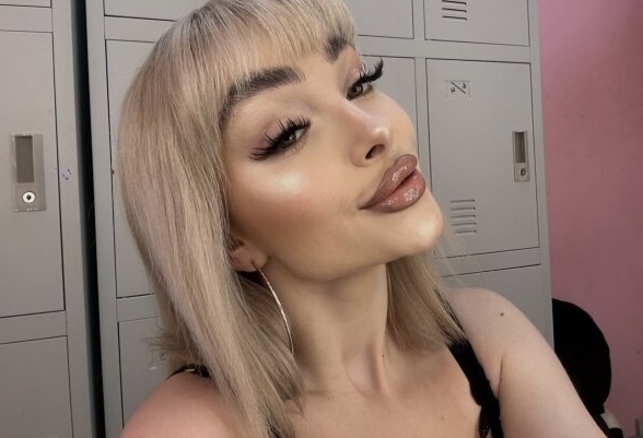 PollyDesire on Cams.com