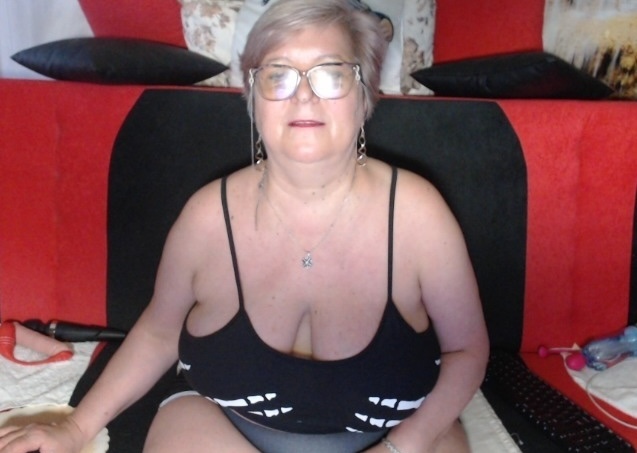 QueenPammy on Cams.com