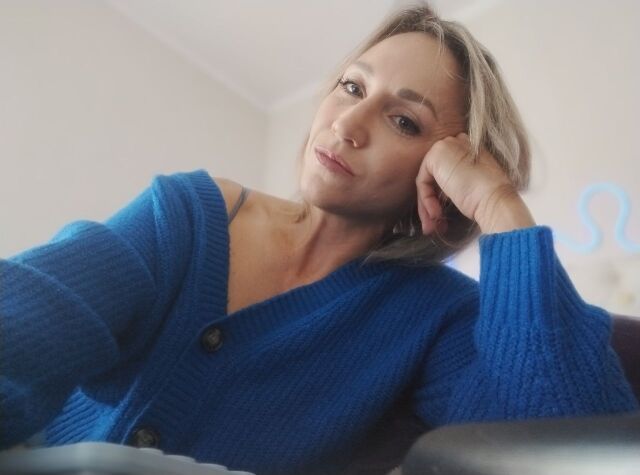 Rosma_Rin on Cams.com