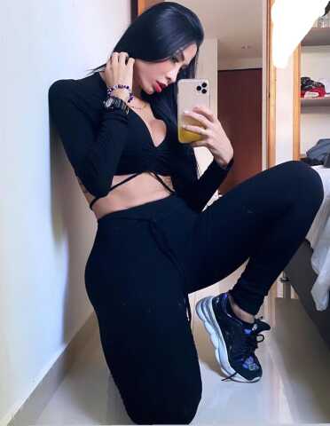 SafirohotterTS on Cams.com