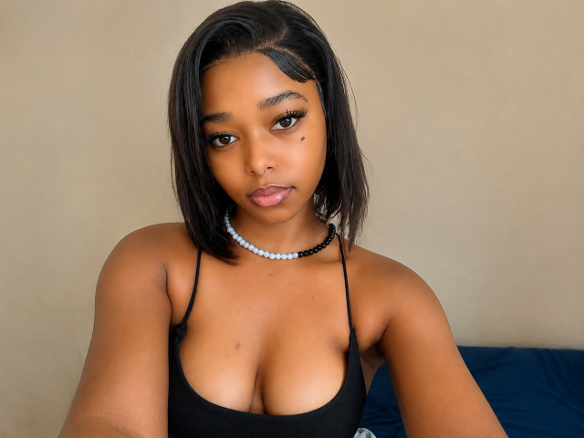 SassyMia on Cams.com