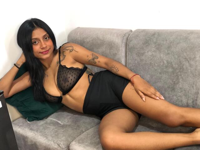 Soffia_Vegga on Cams.com