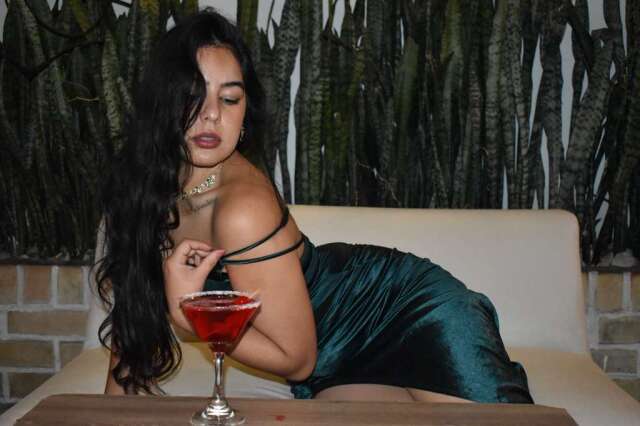 ThaliaGlow on Cams.com