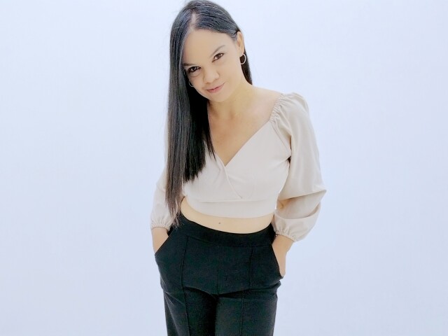 Vhalentina on Cams.com
