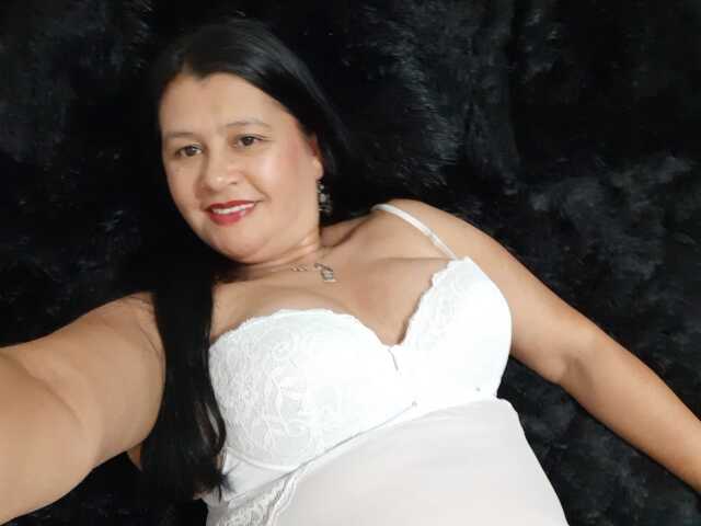 Violetmilf on Cams.com