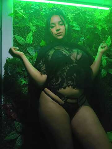 YesamynStone69 on Cams.com