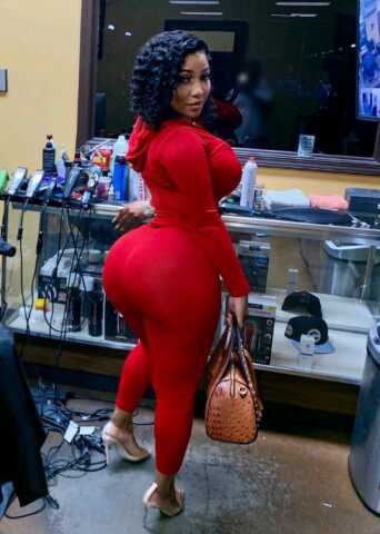 ebonyrose23 on Cams.com